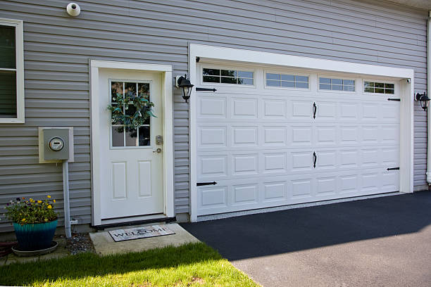 24/7 Emergency Garage Door Panel Replacement experts in Gunter, TX